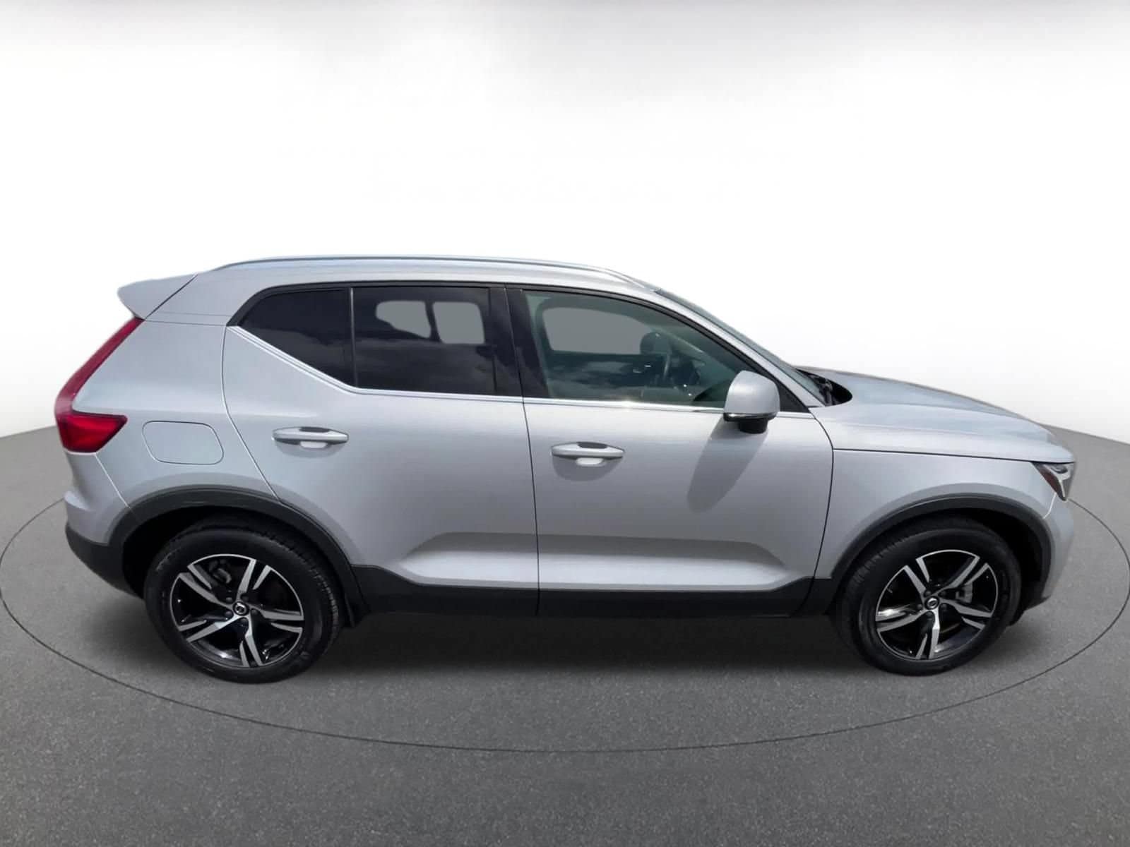 Thumbnail: 2024 Volvo XC40 - 16