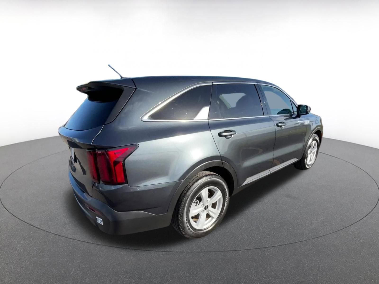 Thumbnail: 2023 Kia Sorento - 14