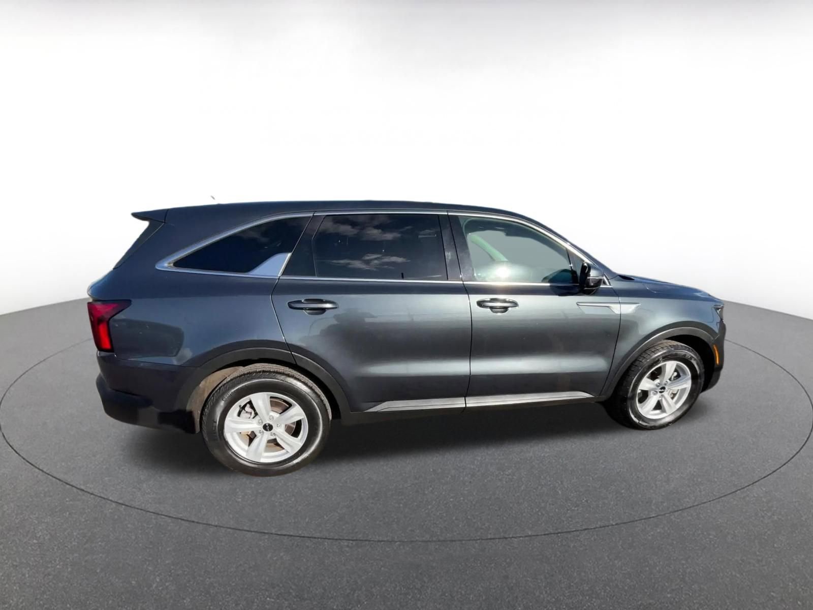 Thumbnail: 2023 Kia Sorento - 15