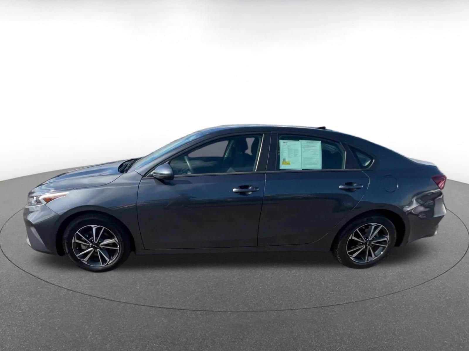 Thumbnail: 2024 Kia Forte - 9