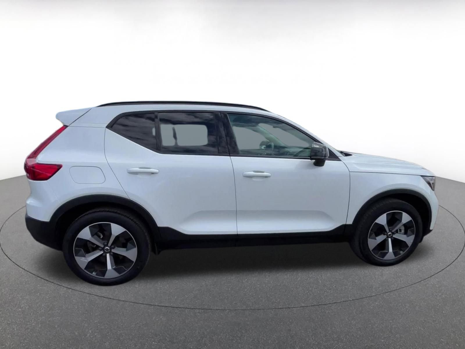Thumbnail: 2024 Volvo XC40 - 16