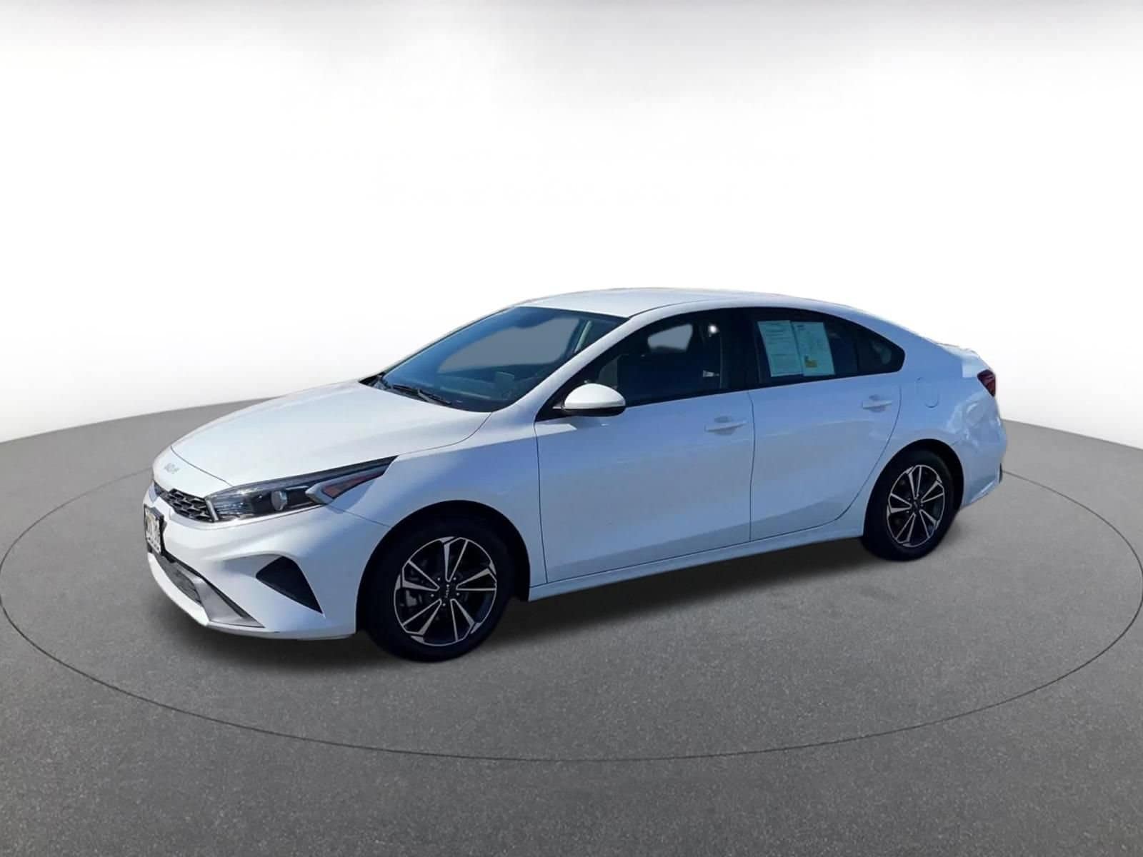Thumbnail: 2024 Kia Forte - 8