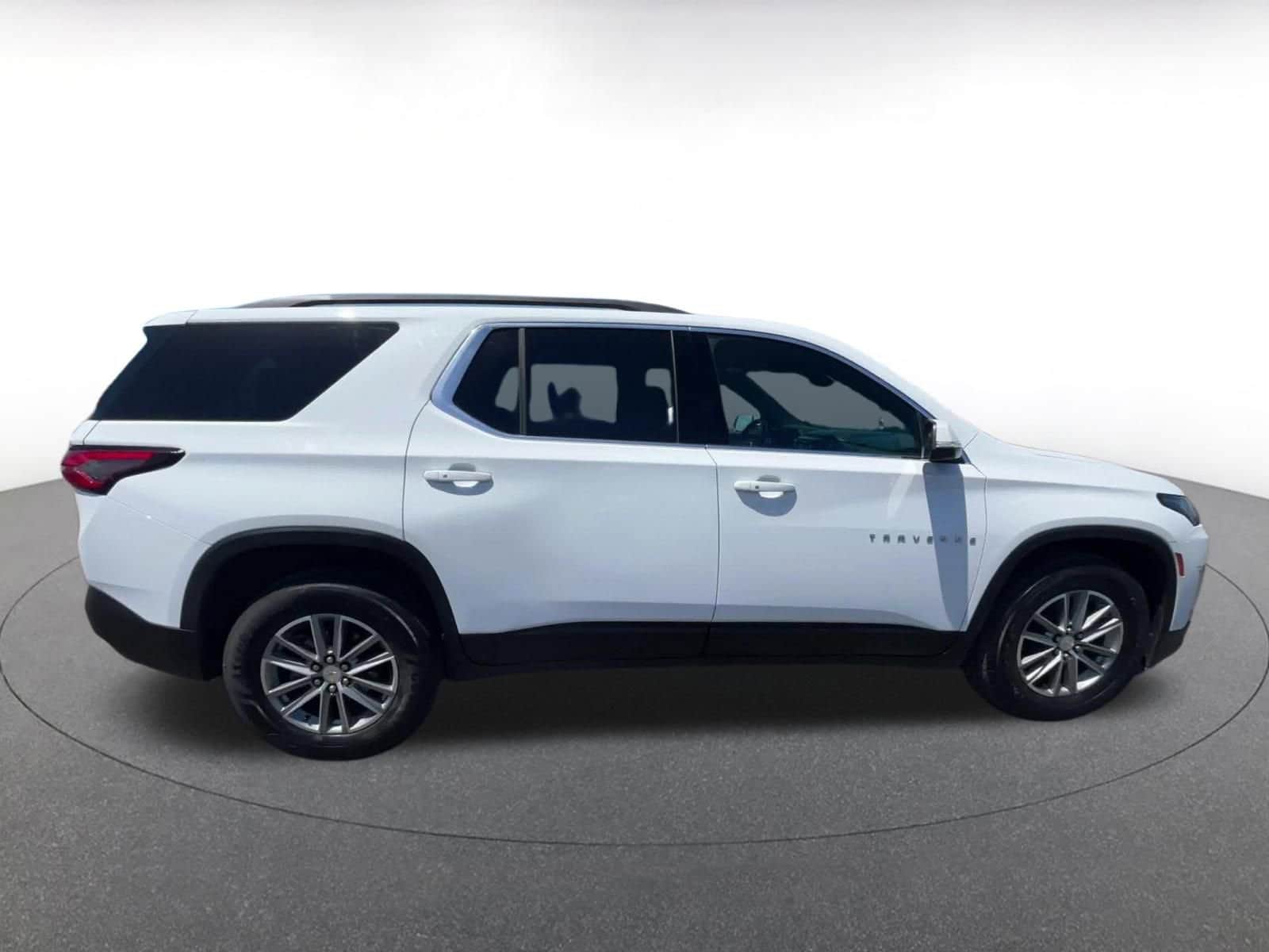 Thumbnail: 2023 Chevrolet Traverse - 16