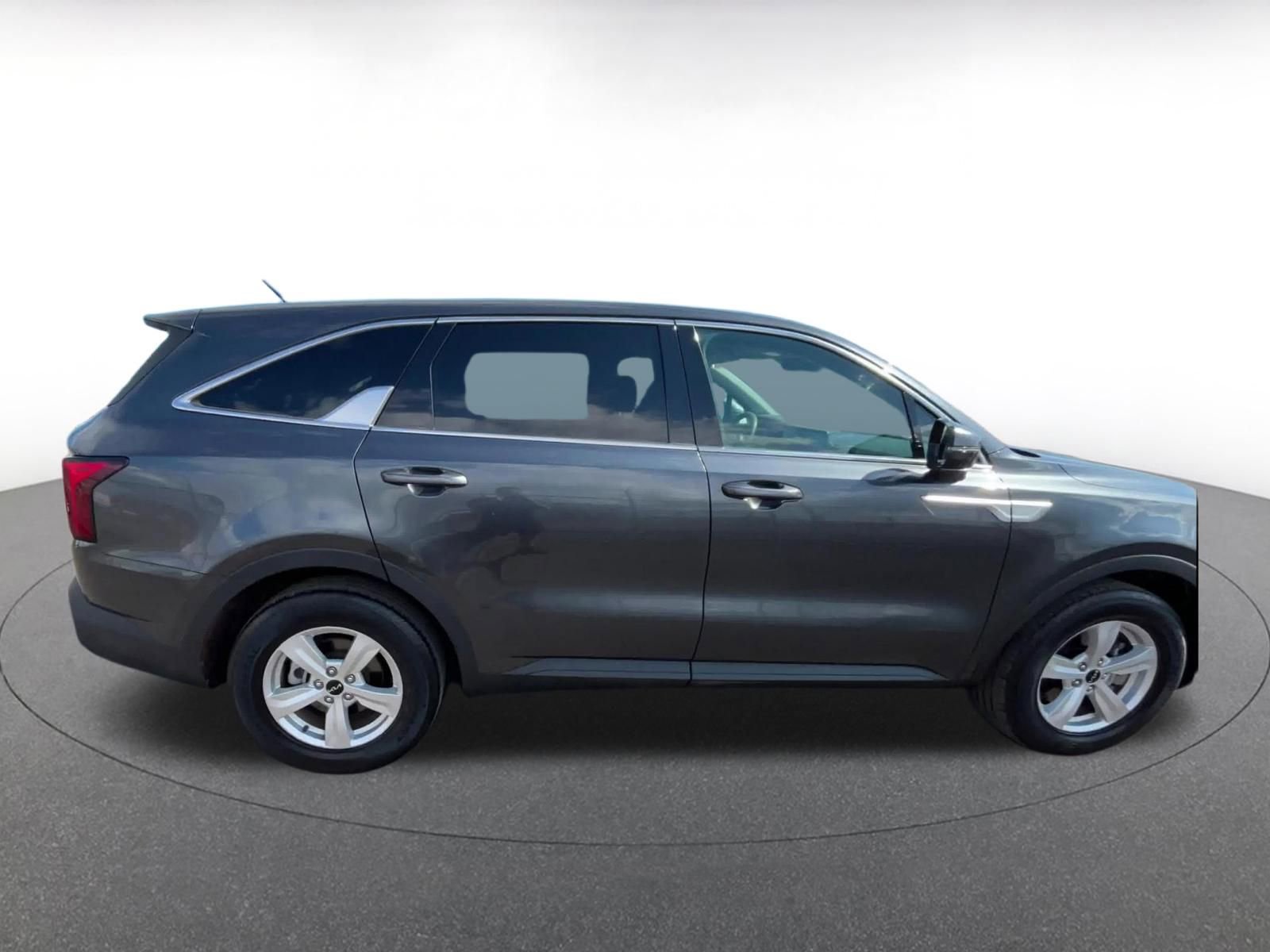 Thumbnail: 2023 Kia Sorento - 16