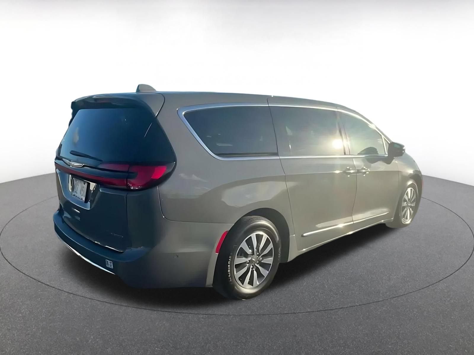 Thumbnail: 2022 Chrysler Pacifica - 14