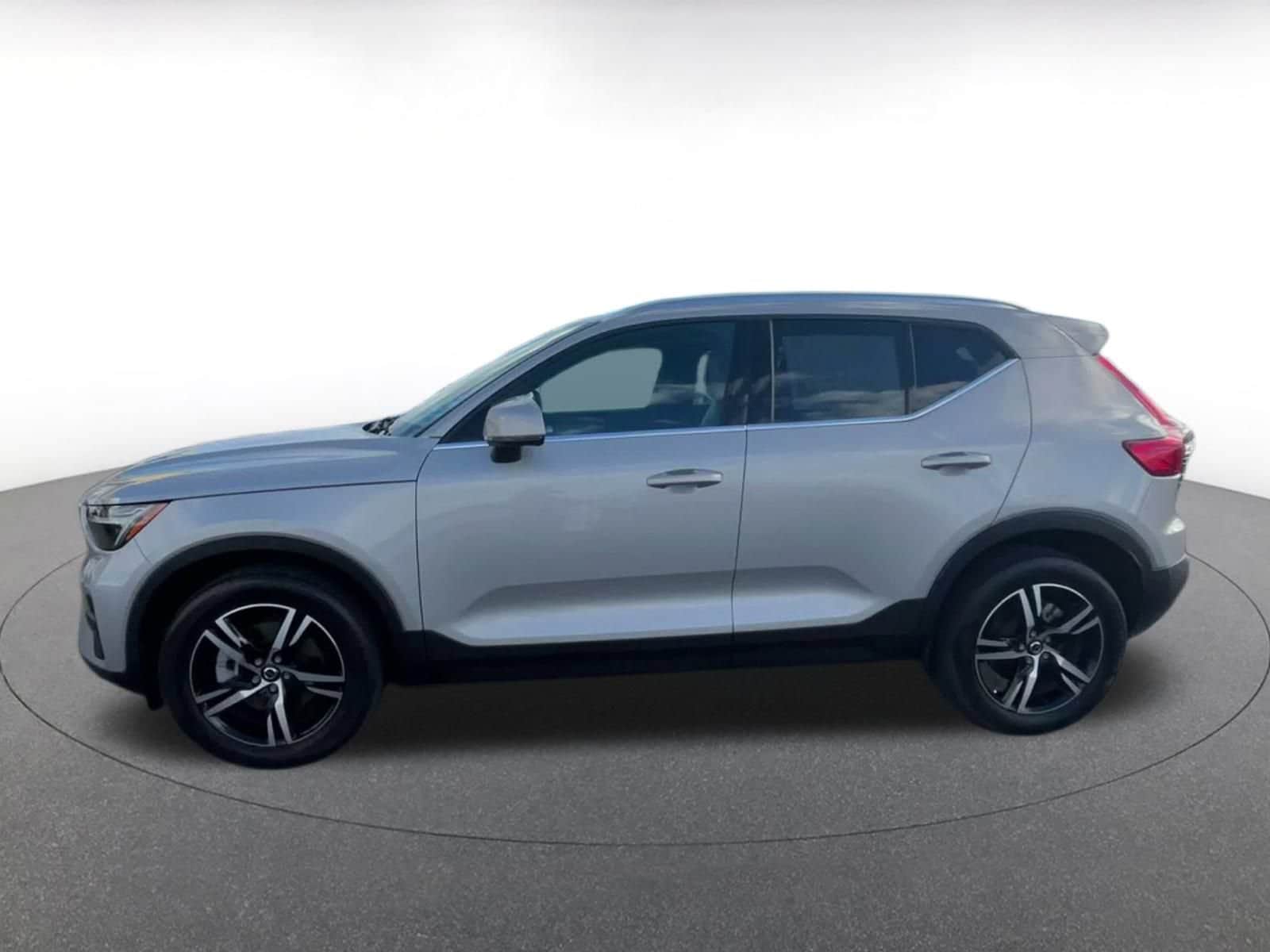 Thumbnail: 2024 Volvo XC40 - 8