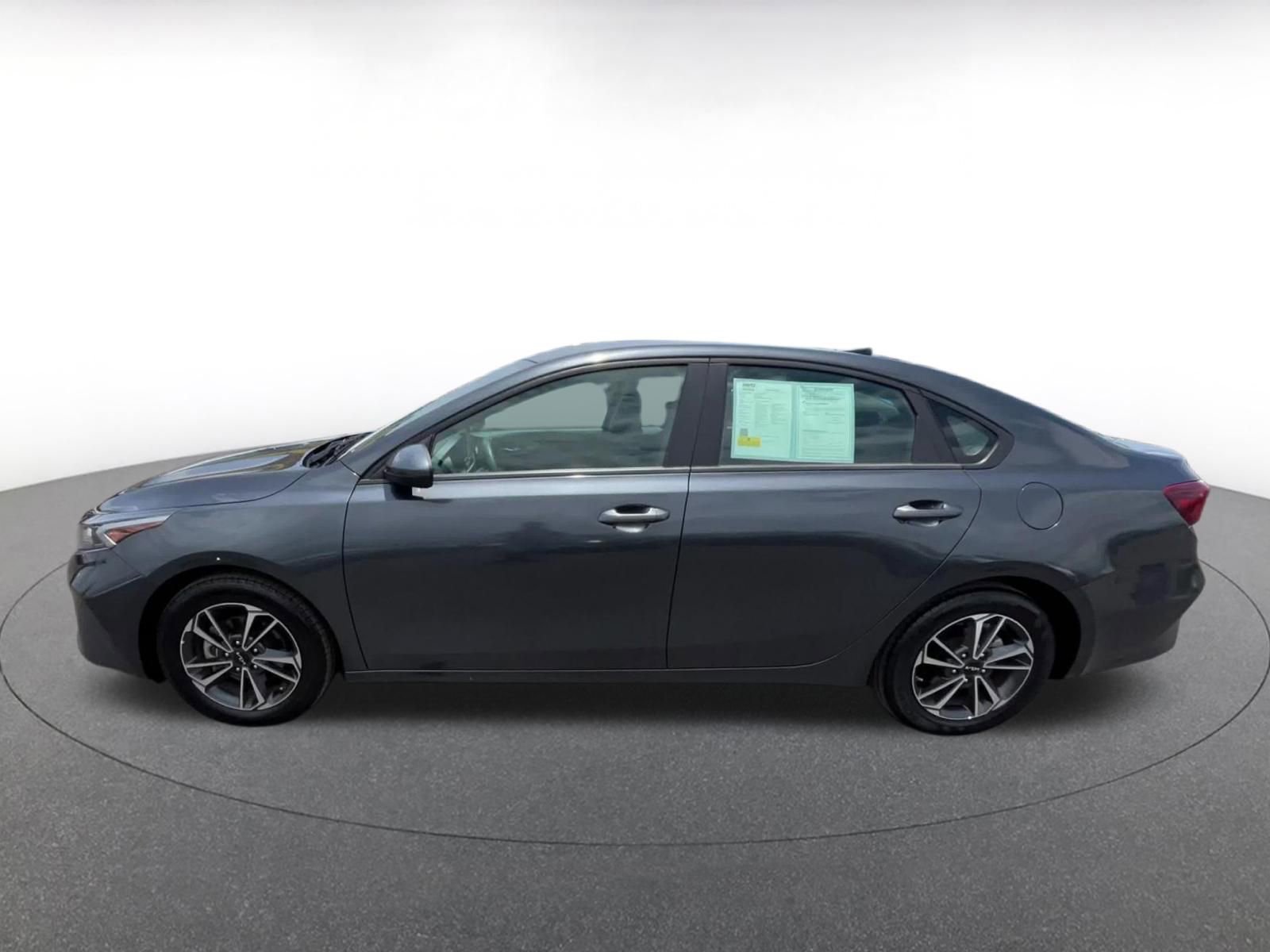 Thumbnail: 2024 Kia Forte - 9