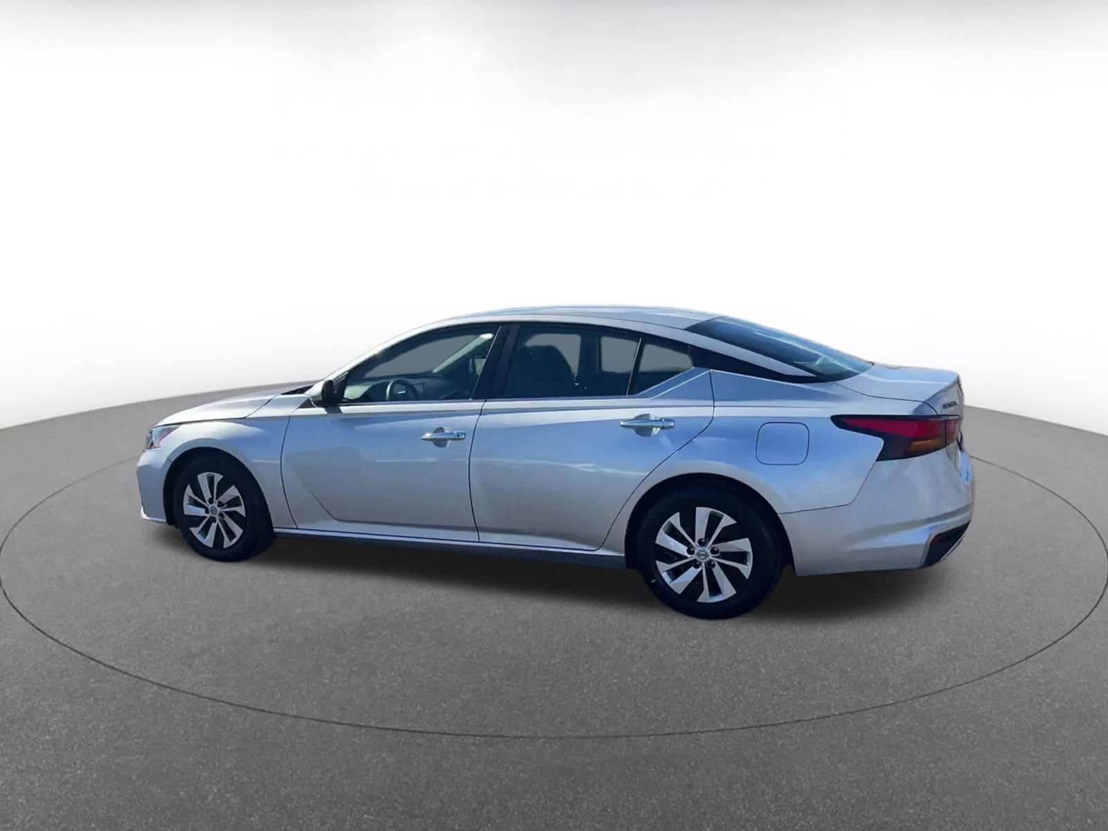 Thumbnail: 2023 Nissan Altima - 10