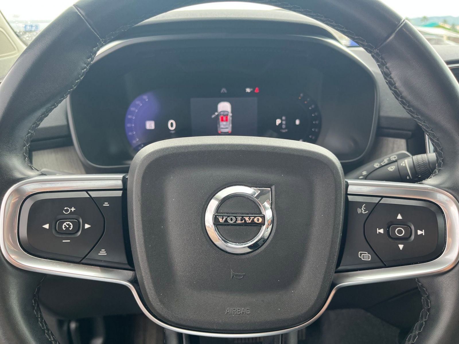 Thumbnail: 2024 Volvo XC40 - 29