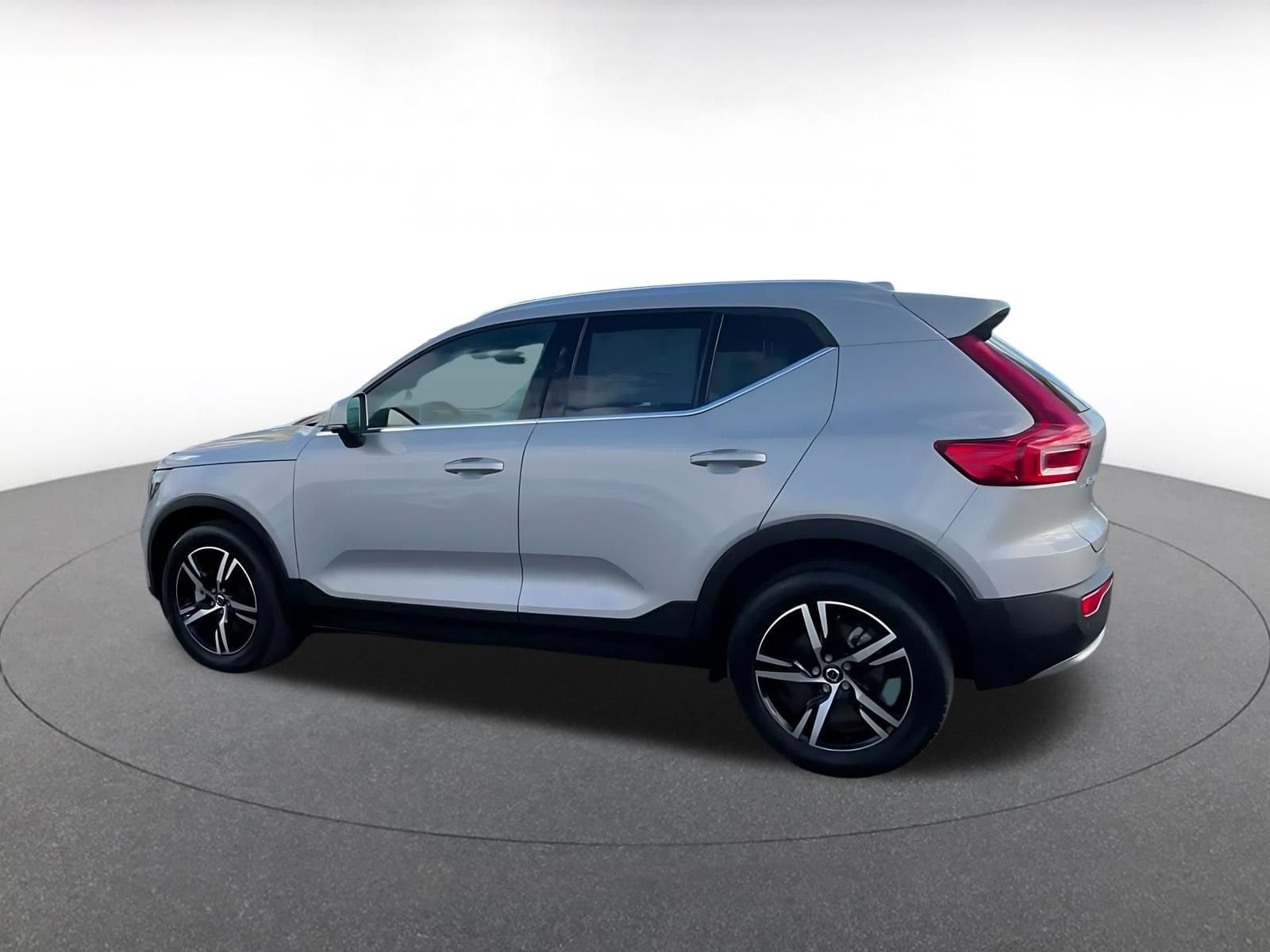 Thumbnail: 2024 Volvo XC40 - 9