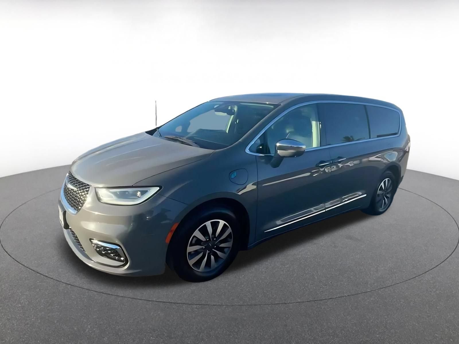 Thumbnail: 2022 Chrysler Pacifica - 8