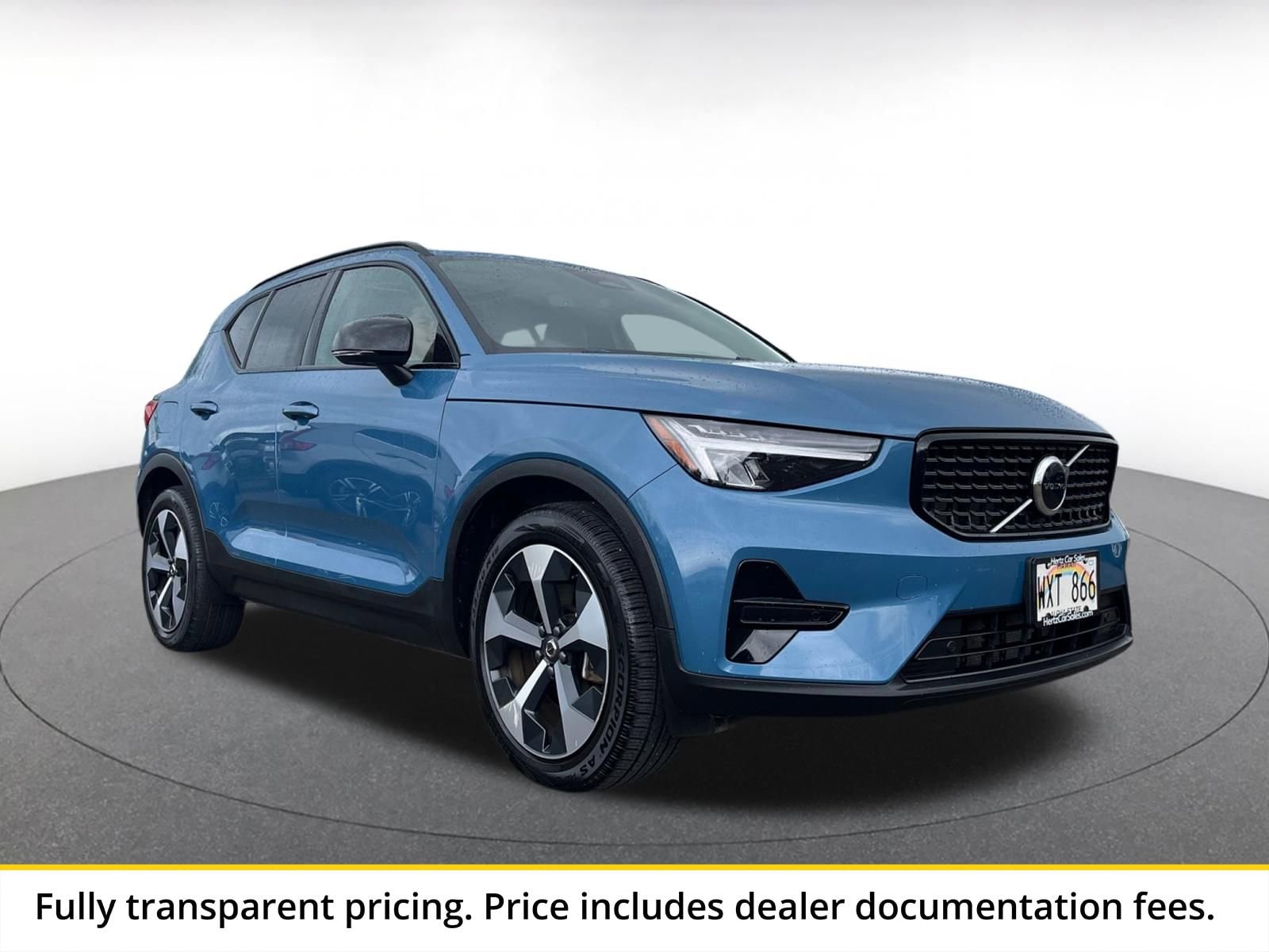Thumbnail: 2024 Volvo XC40 - 1