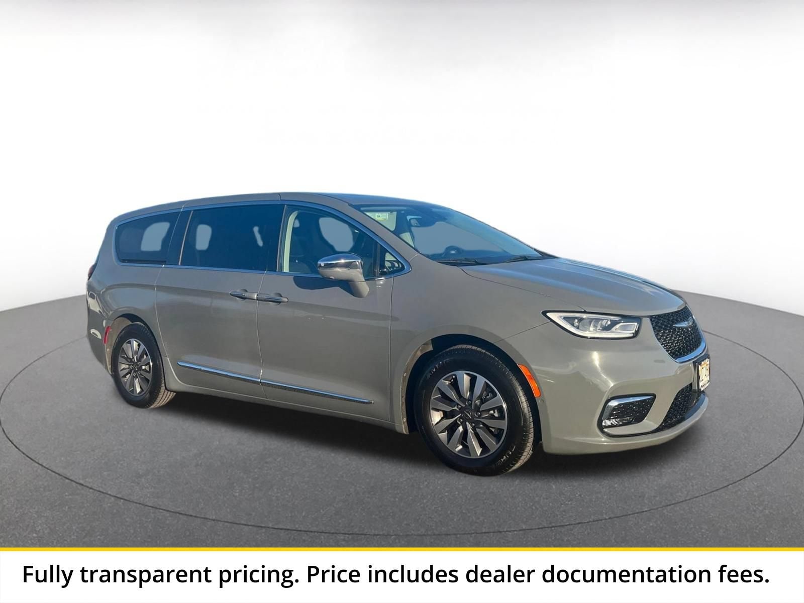 Thumbnail: 2022 Chrysler Pacifica - 1