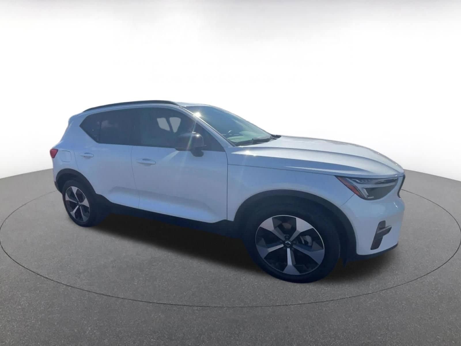 Thumbnail: 2024 Volvo XC40 - 2