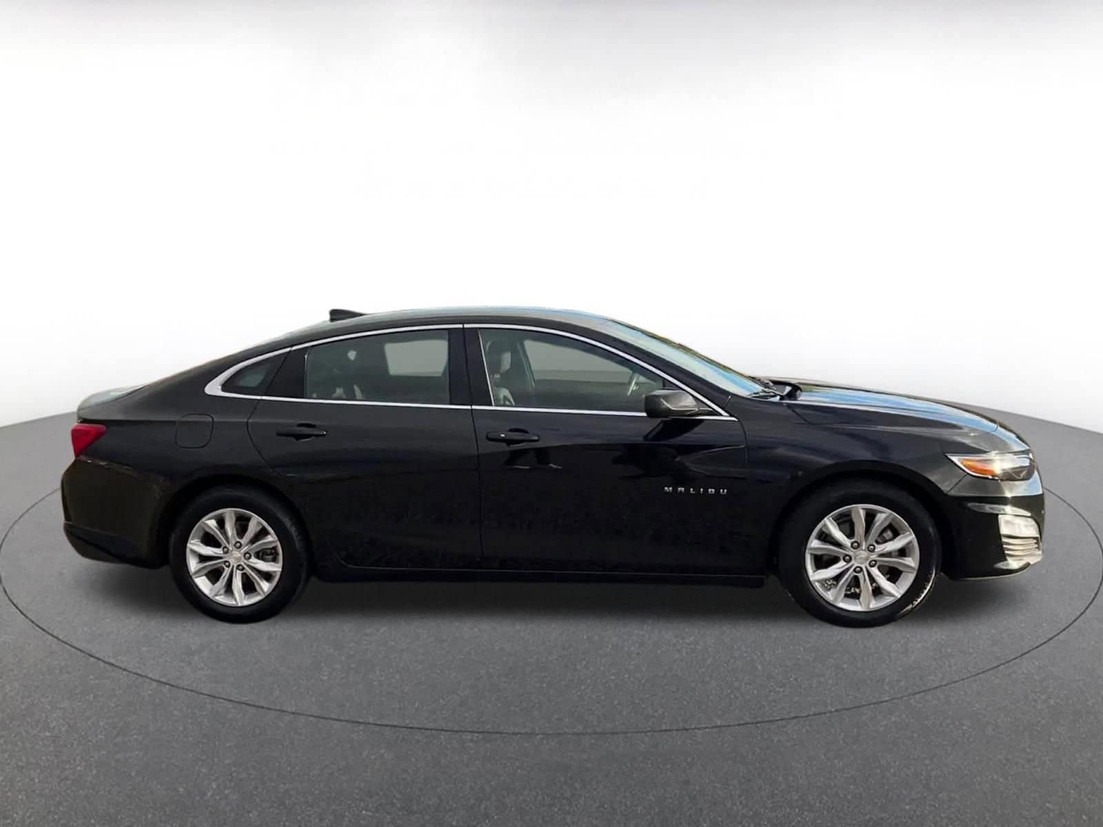 Thumbnail: 2023 Chevrolet Malibu - 16