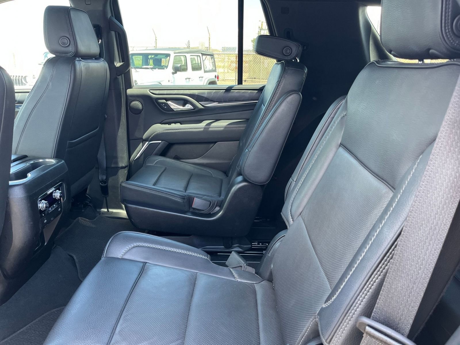 Thumbnail: 2023 GMC Yukon - 28