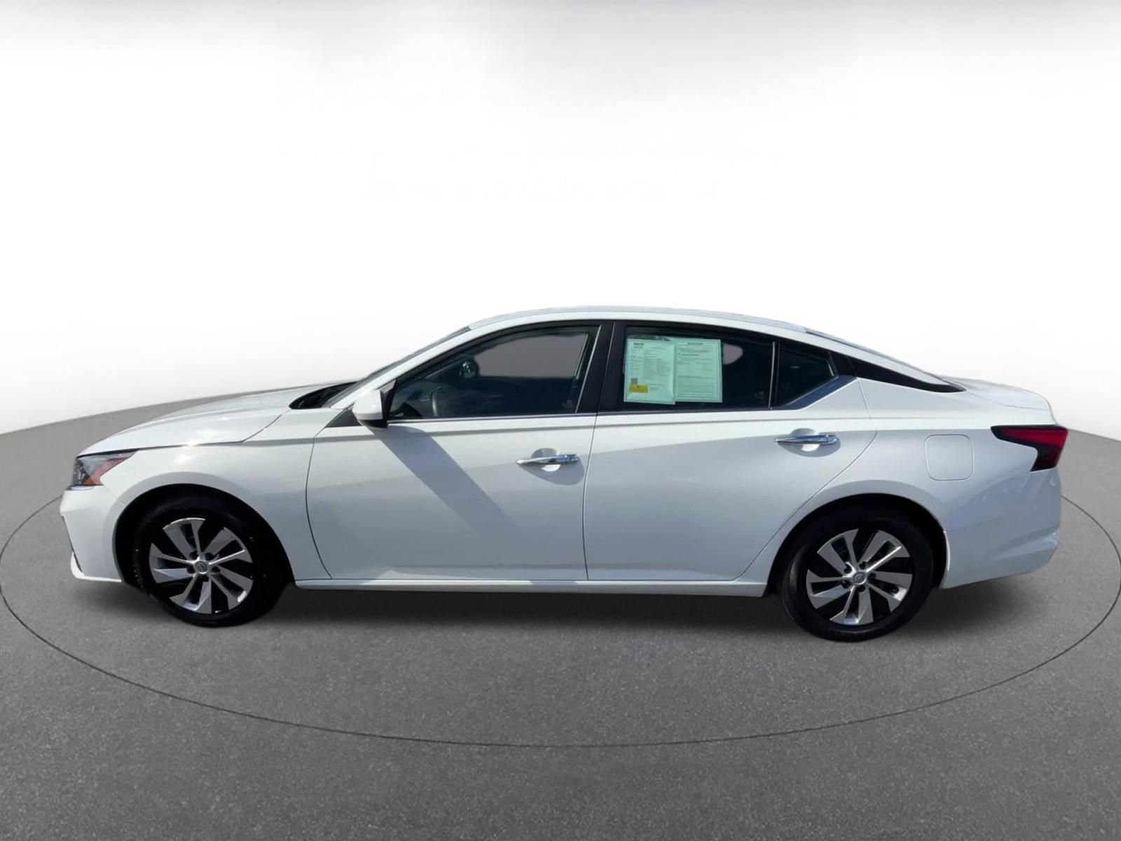 Thumbnail: 2023 Nissan Altima - 9