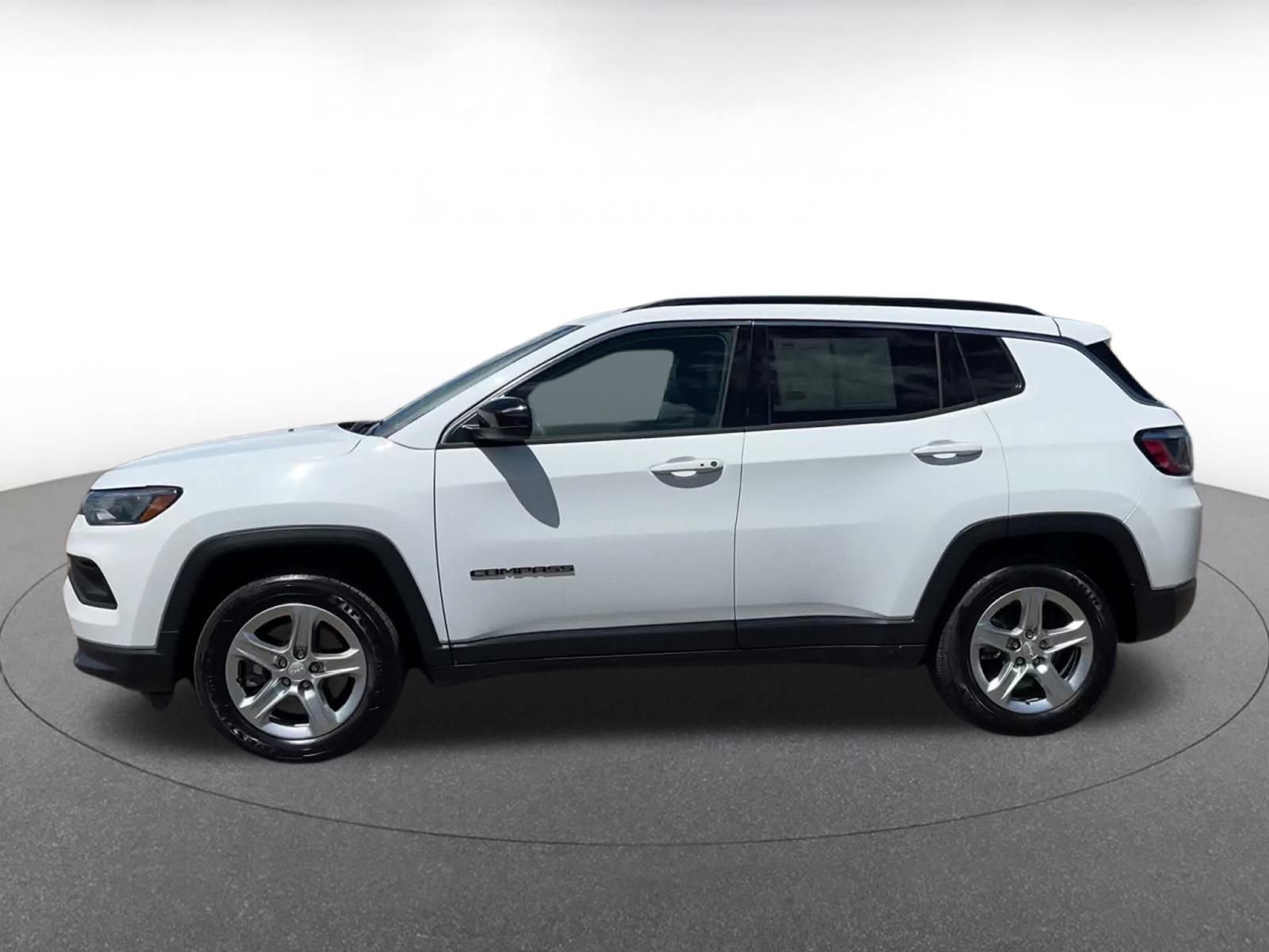 Thumbnail: 2023 Jeep Compass - 9