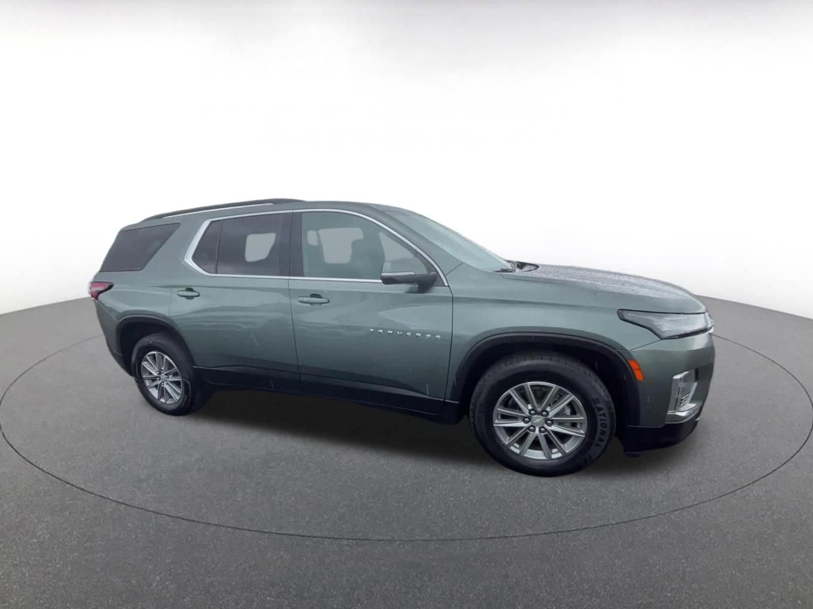 Thumbnail: 2023 Chevrolet Traverse - 2