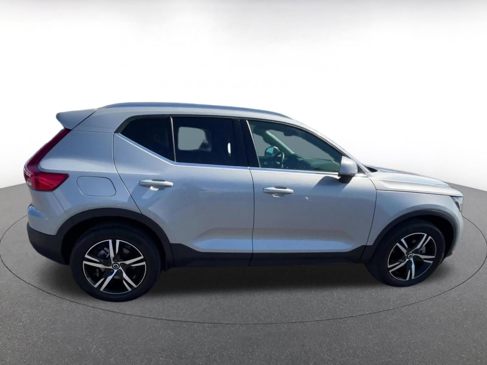 Thumbnail: 2024 Volvo XC40 - 16