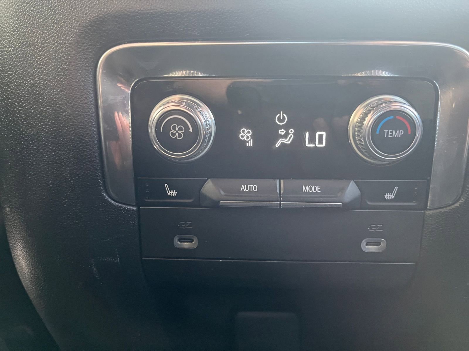 Thumbnail: 2023 GMC Yukon - 23