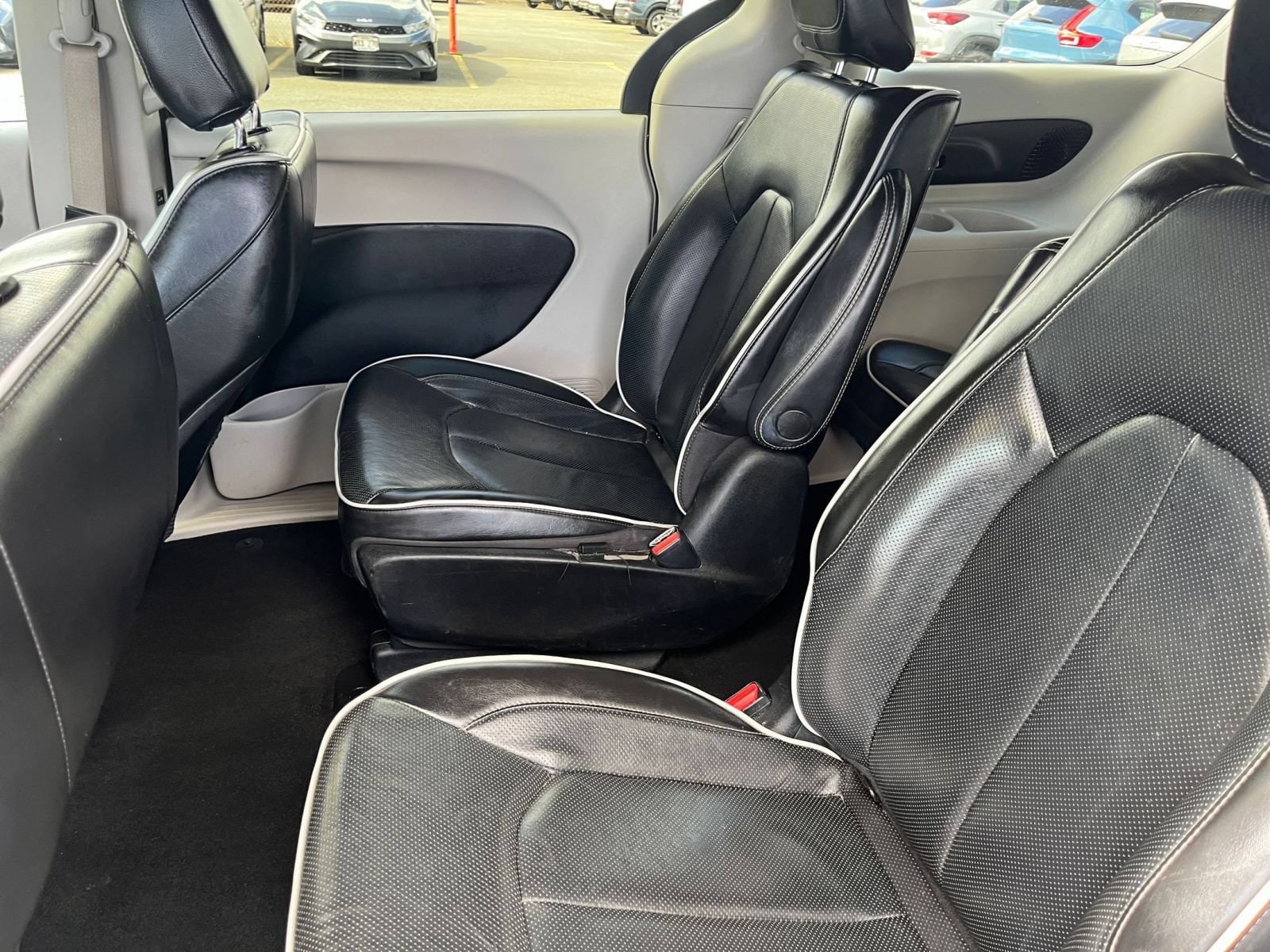 Thumbnail: 2022 Chrysler Pacifica - 24