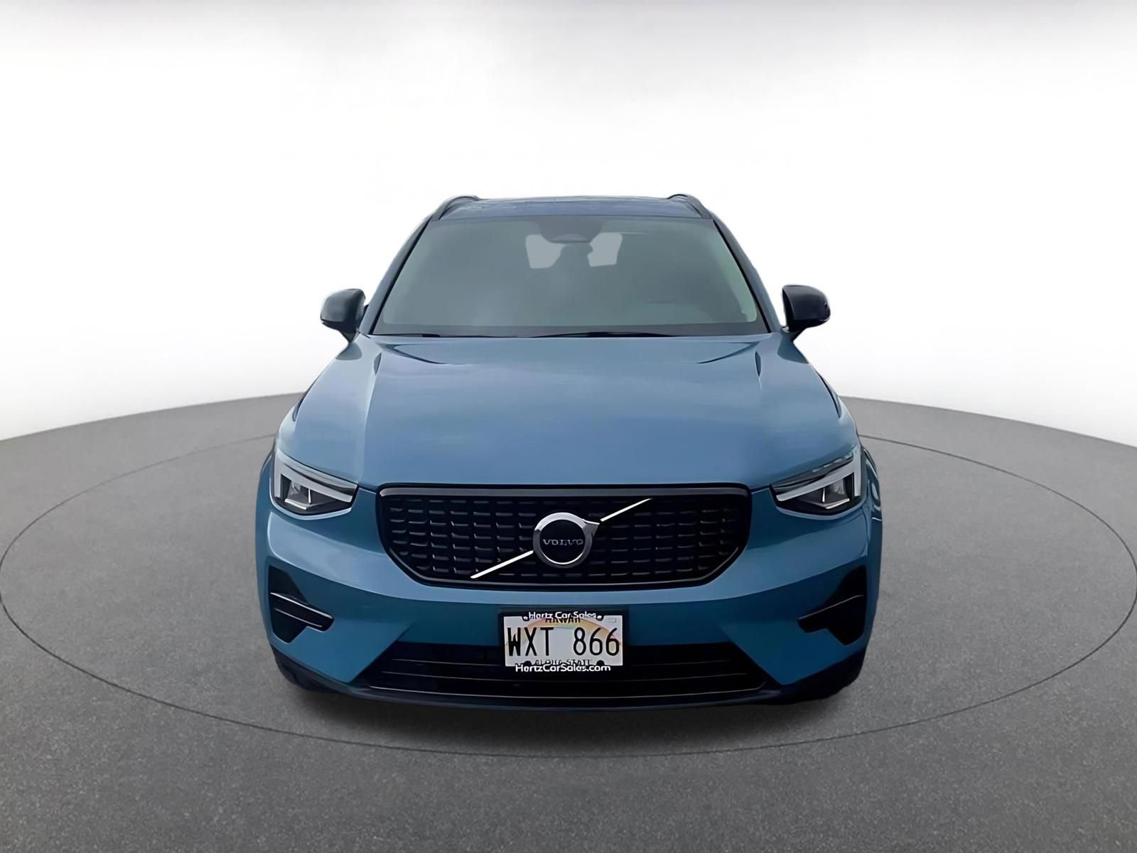 Thumbnail: 2024 Volvo XC40 - 4