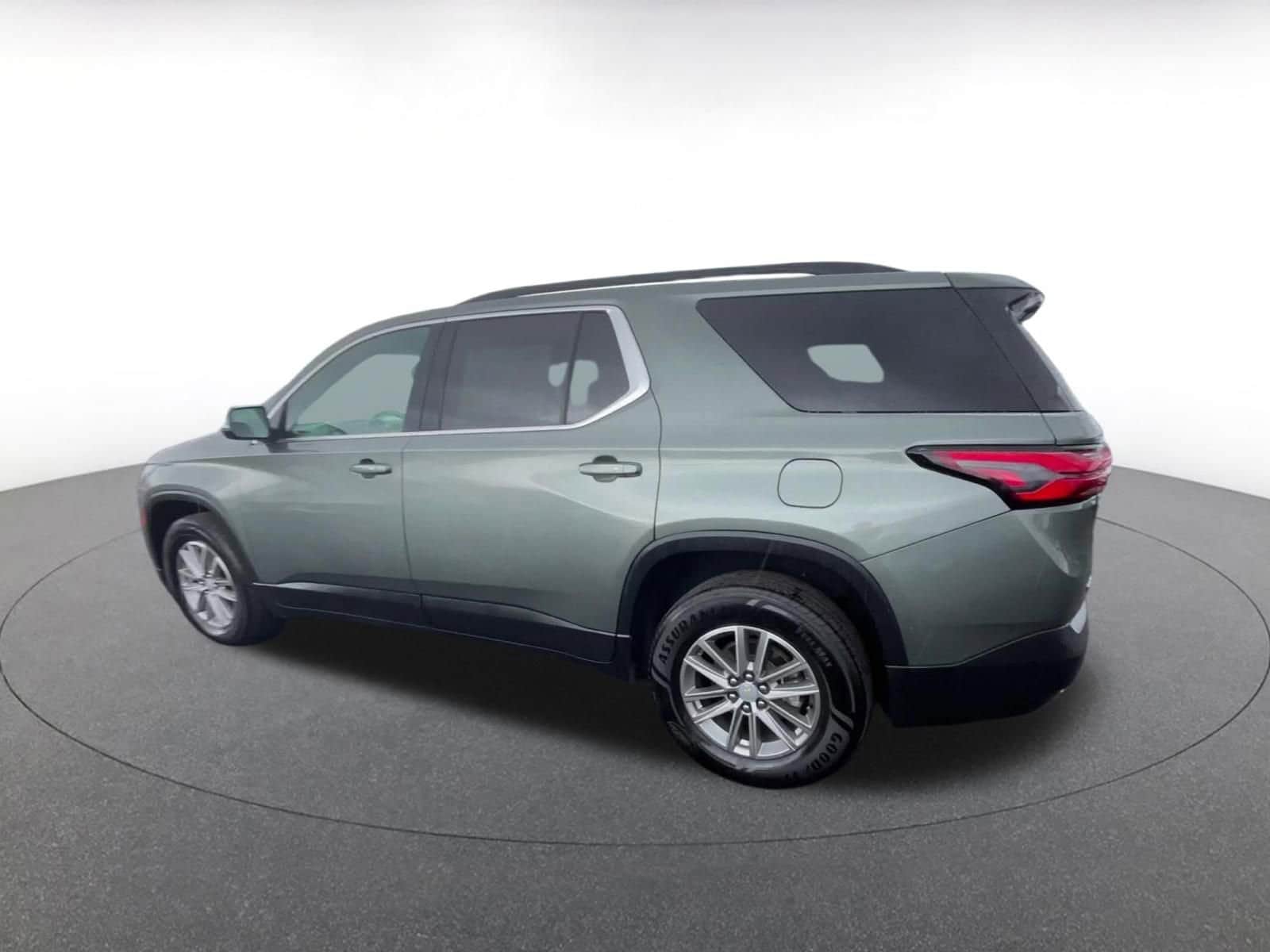 Thumbnail: 2023 Chevrolet Traverse - 10