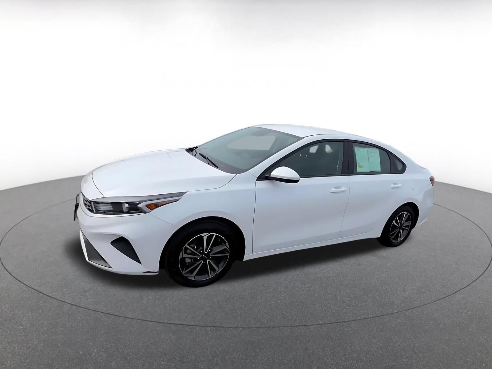 Thumbnail: 2024 Kia Forte - 9