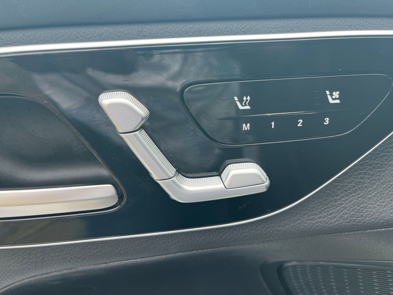 Thumbnail: 2024 Mercedes-Benz GLC - 23