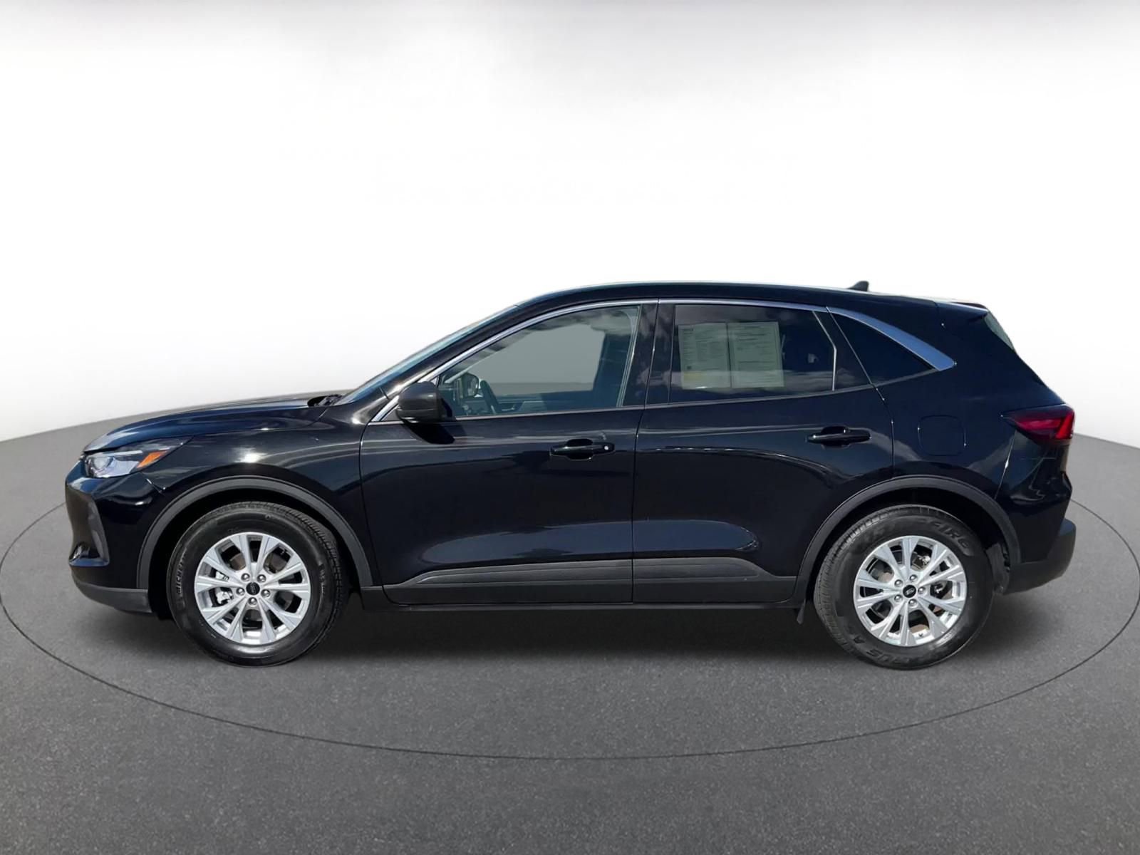 Thumbnail: 2023 Ford Escape - 9