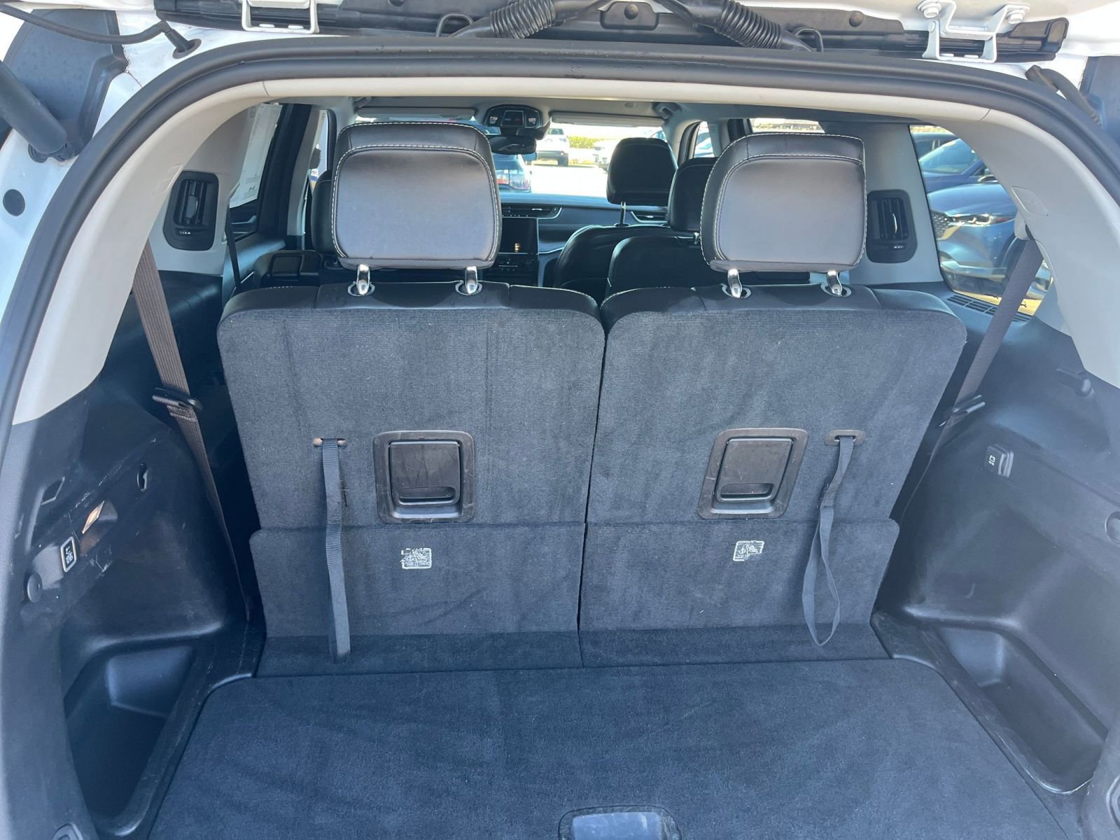 Thumbnail: 2023 Jeep Grand Cherokee - 32