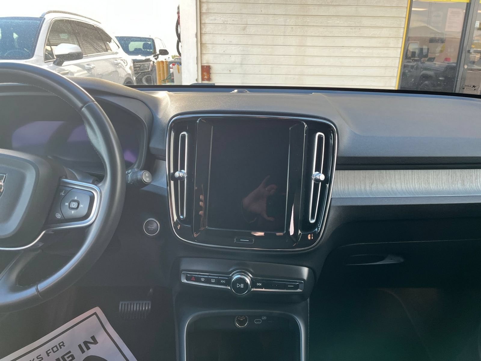 Thumbnail: 2024 Volvo XC40 - 16