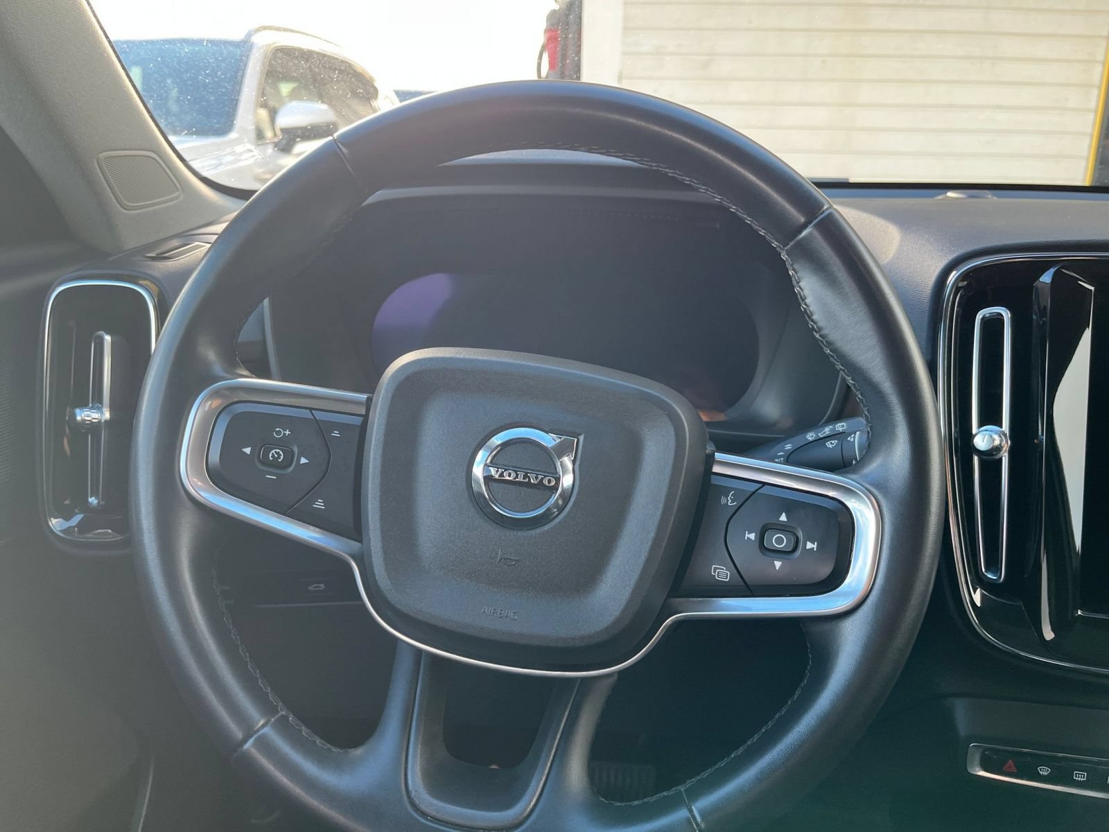 Thumbnail: 2024 Volvo XC40 - 29