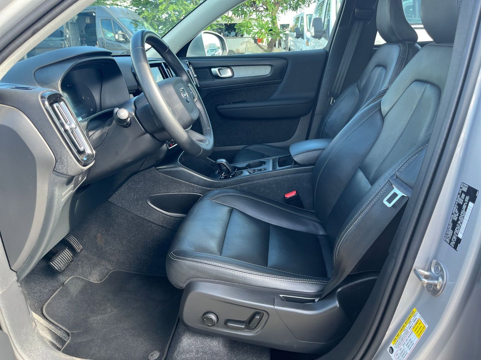 Thumbnail: 2024 Volvo XC40 - 27