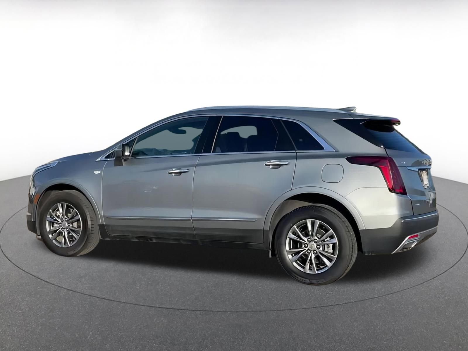 Thumbnail: 2023 Cadillac XT5 - 9
