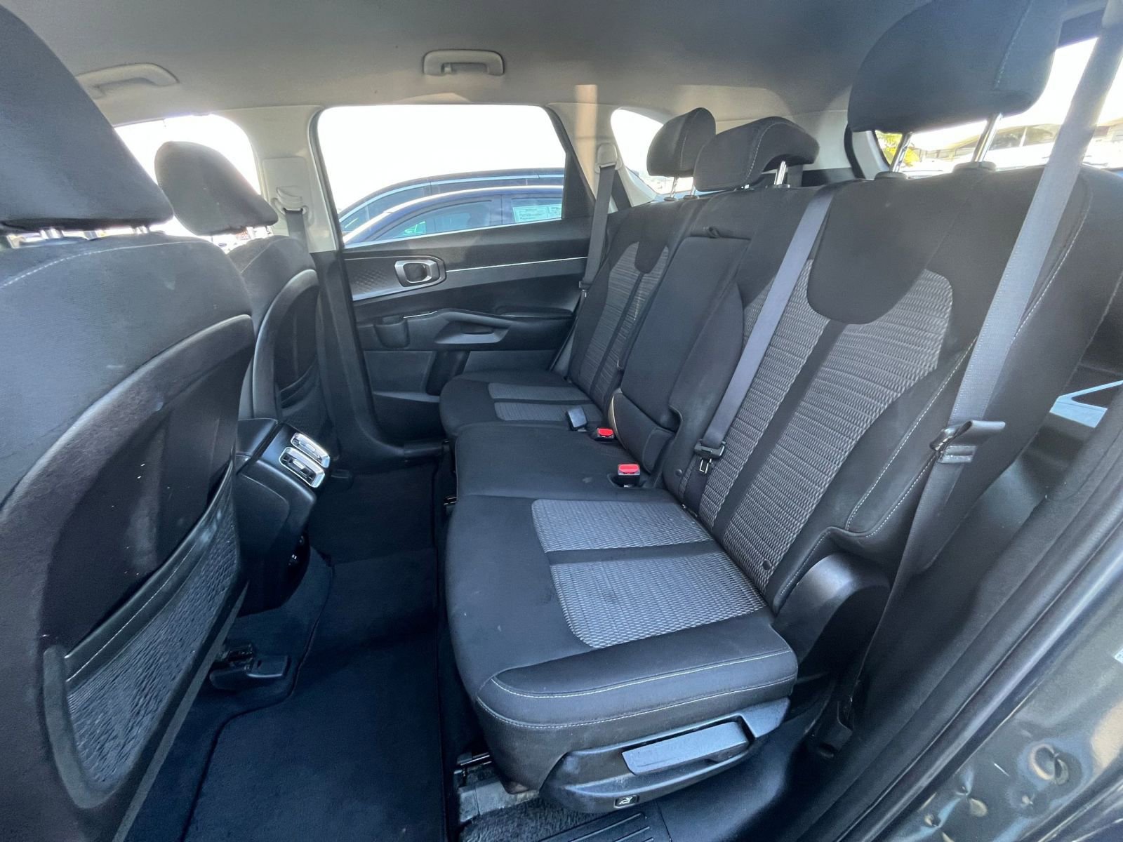 Thumbnail: 2023 Kia Sorento - 25