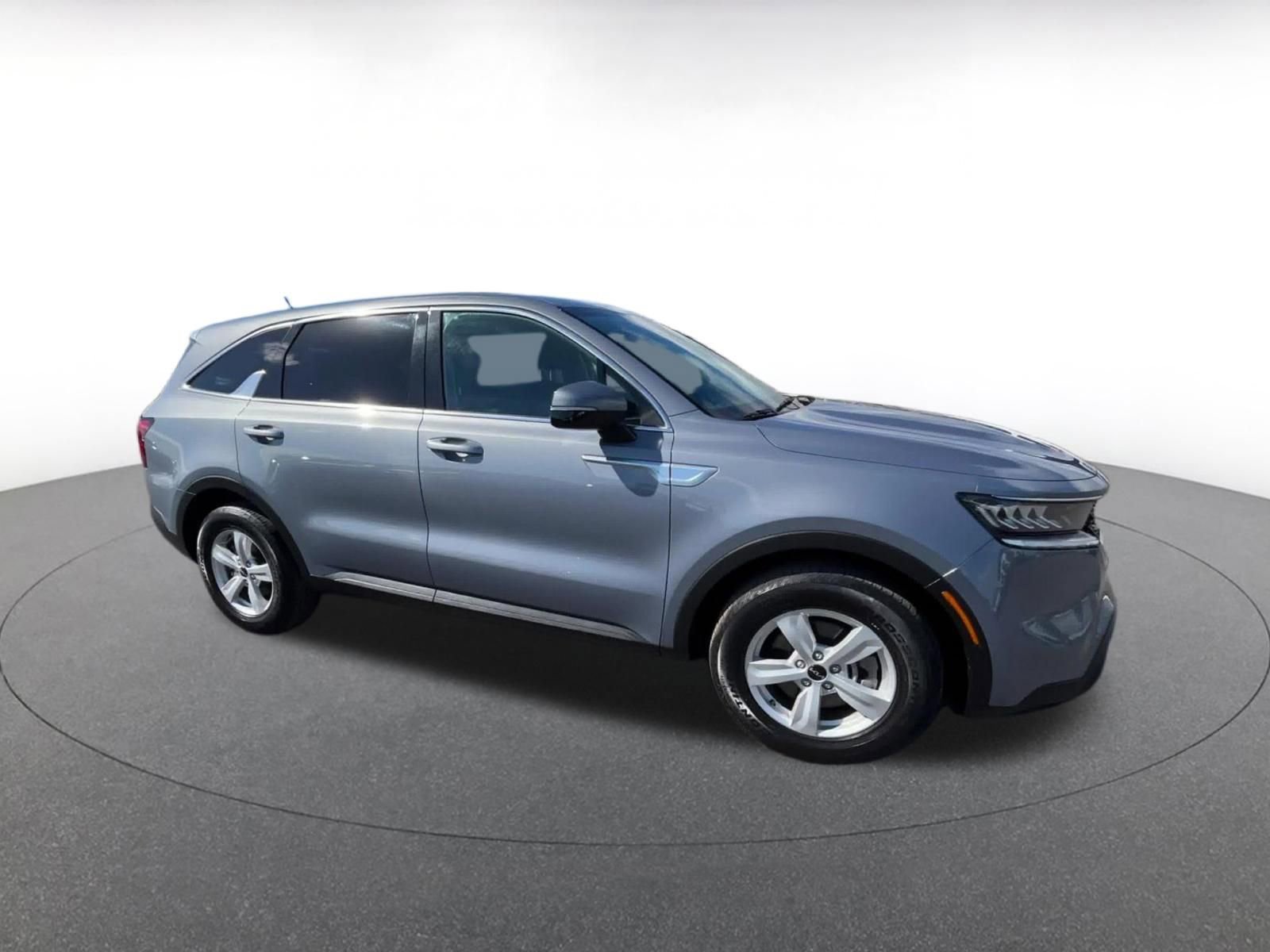 Thumbnail: 2023 Kia Sorento - 2