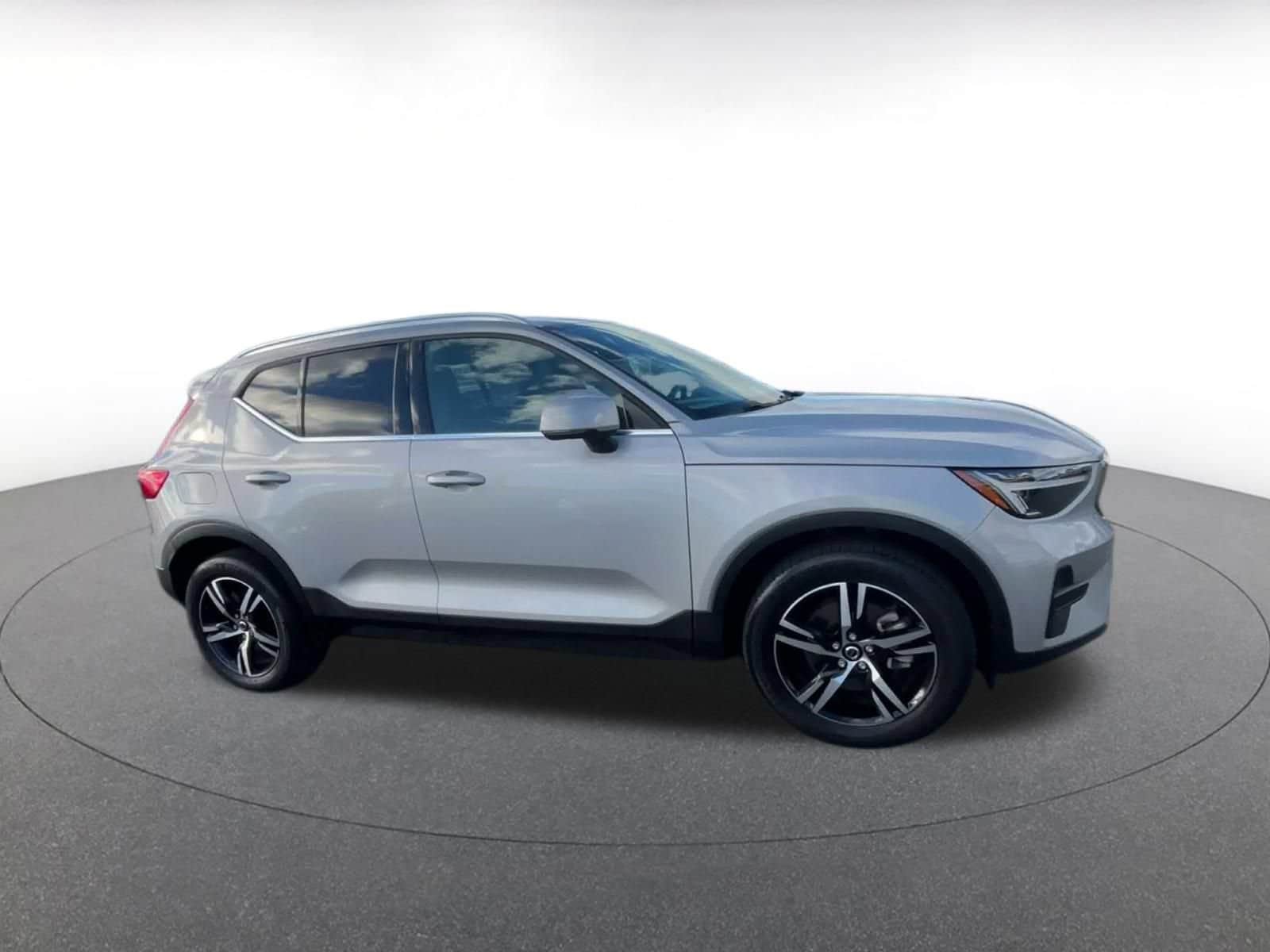 Thumbnail: 2024 Volvo XC40 - 2