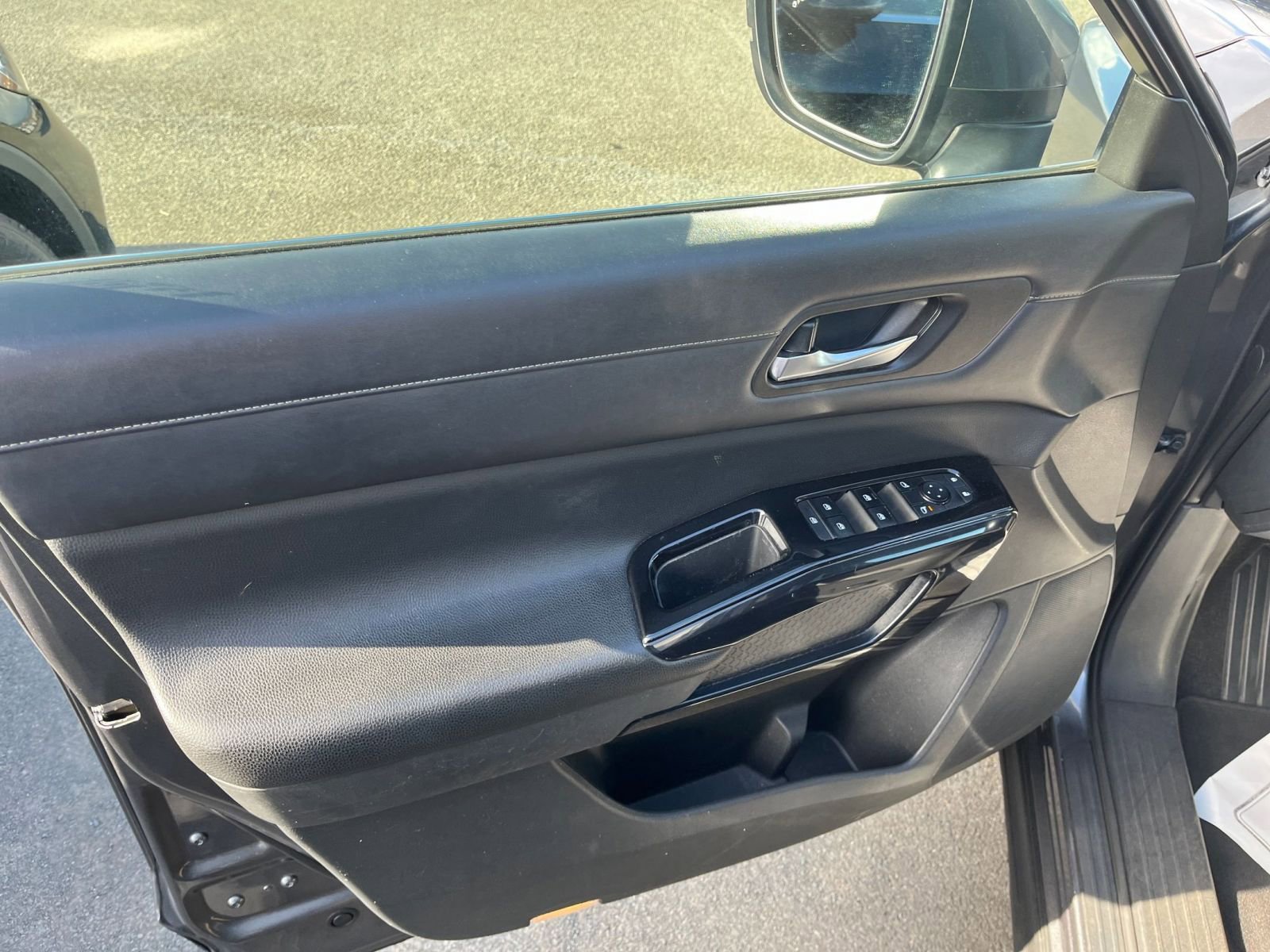 Thumbnail: 2022 Nissan Pathfinder - 18