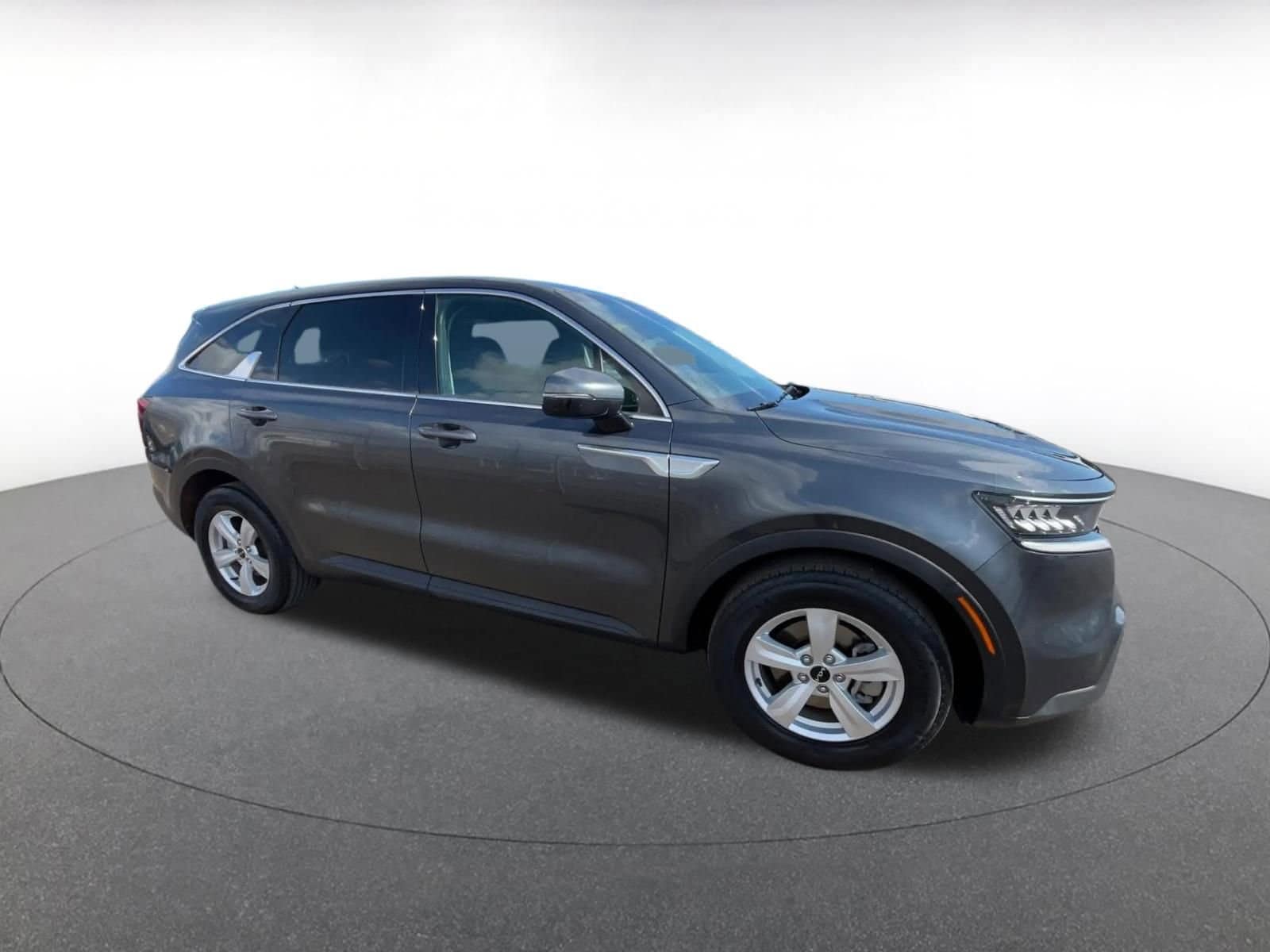 Thumbnail: 2023 Kia Sorento - 2