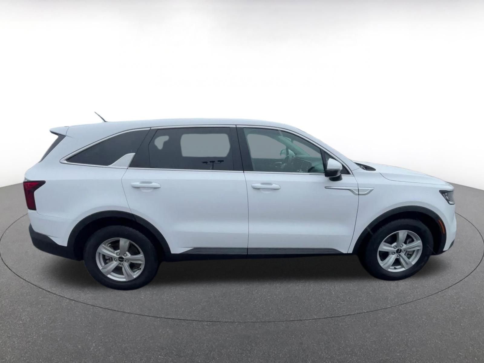 Thumbnail: 2023 Kia Sorento - 16