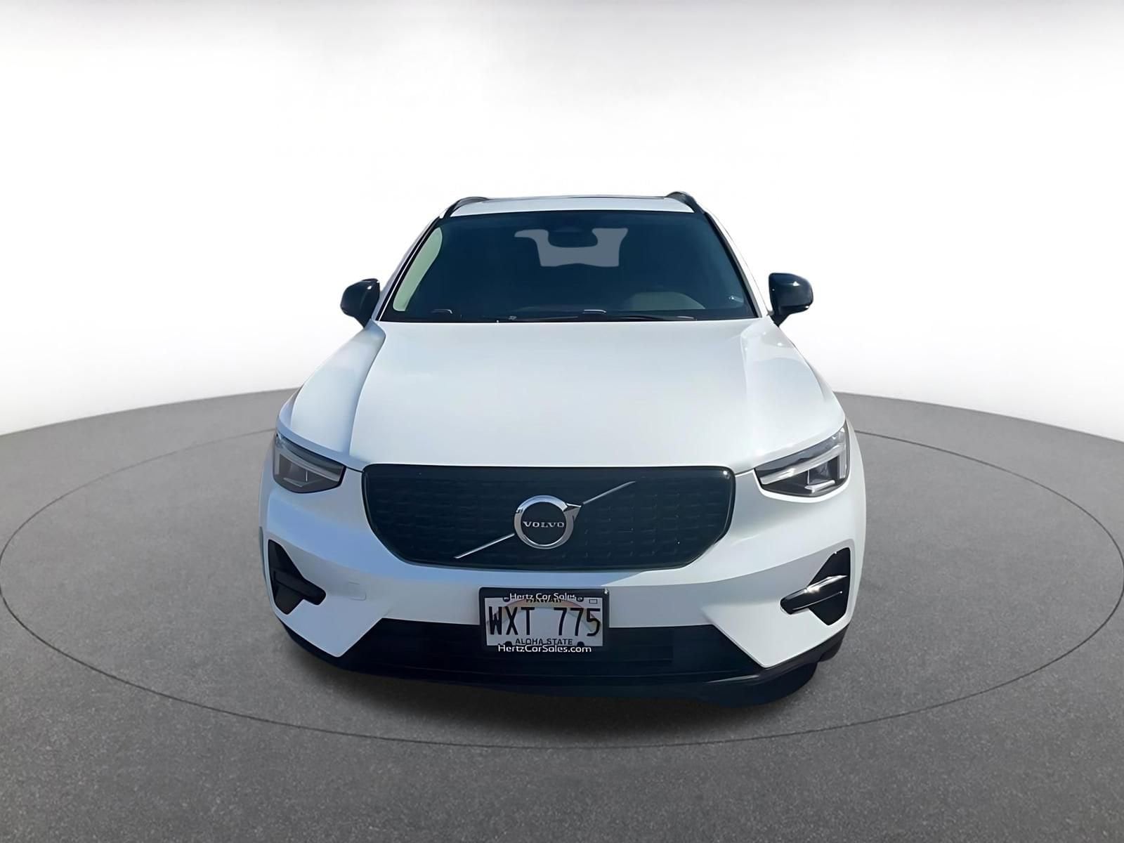 Thumbnail: 2024 Volvo XC40 - 4