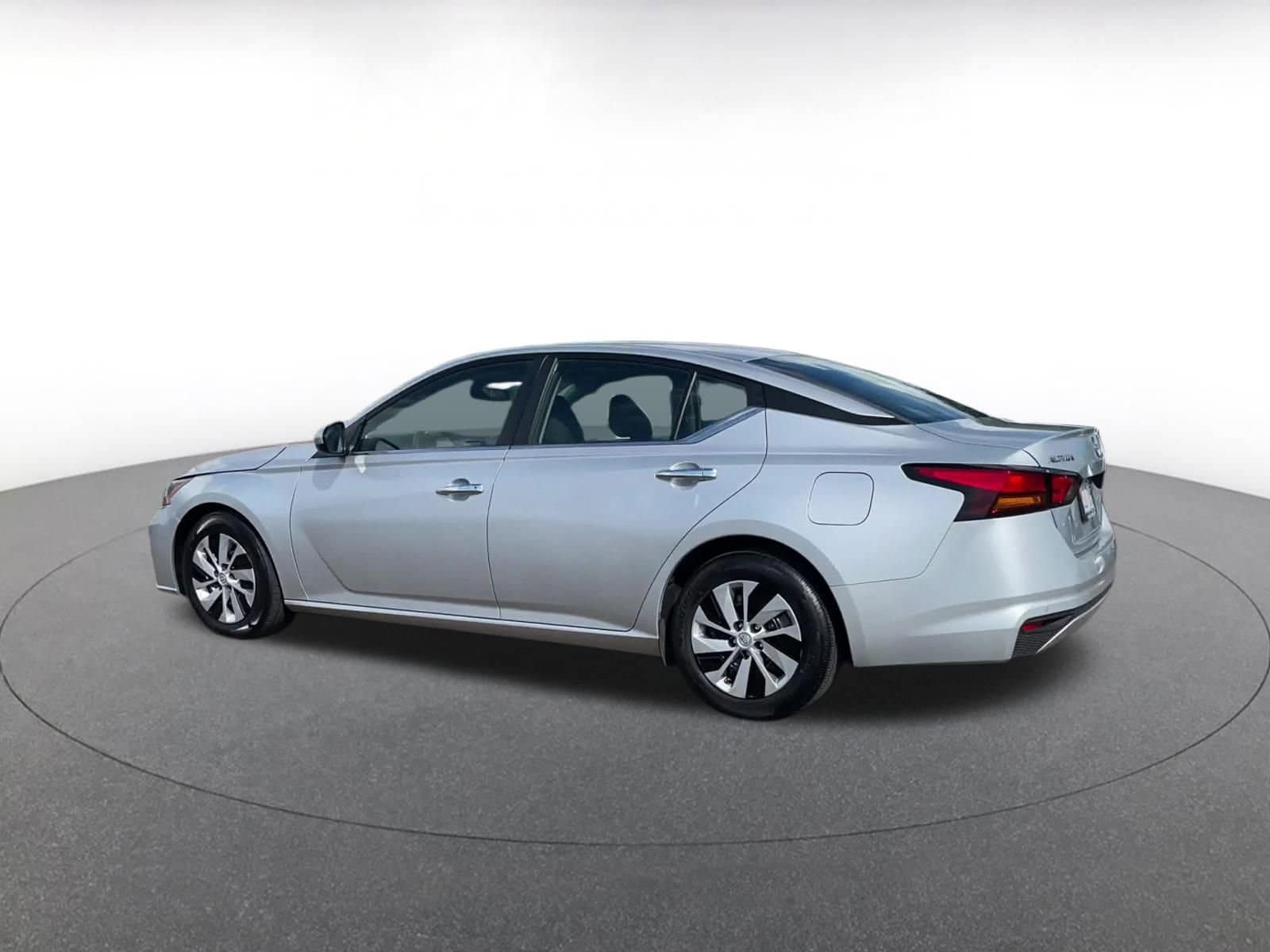 Thumbnail: 2023 Nissan Altima - 10