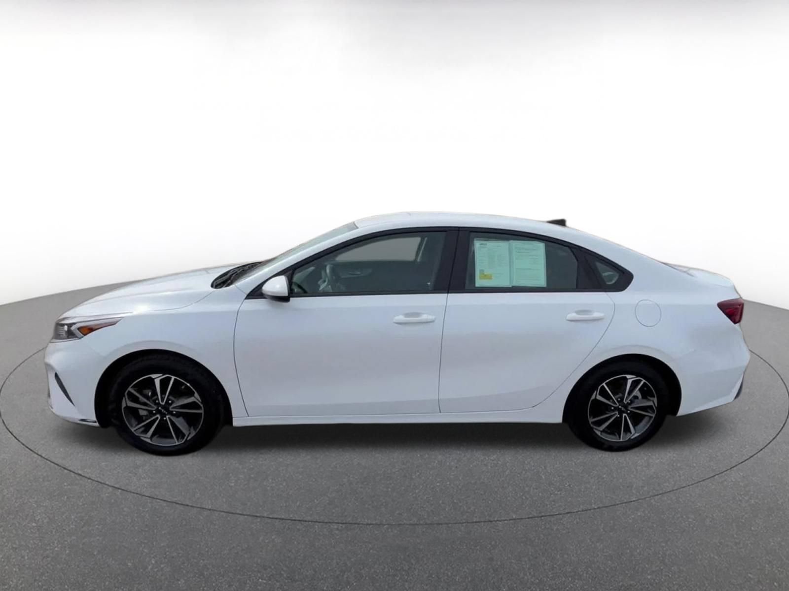 Thumbnail: 2024 Kia Forte - 10