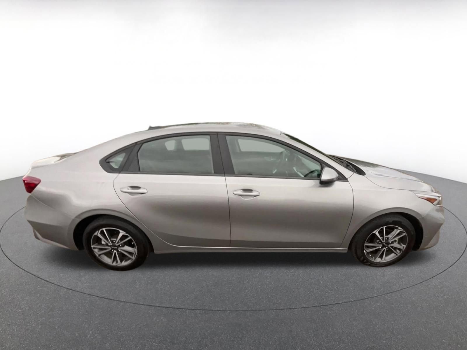 Thumbnail: 2024 Kia Forte - 16