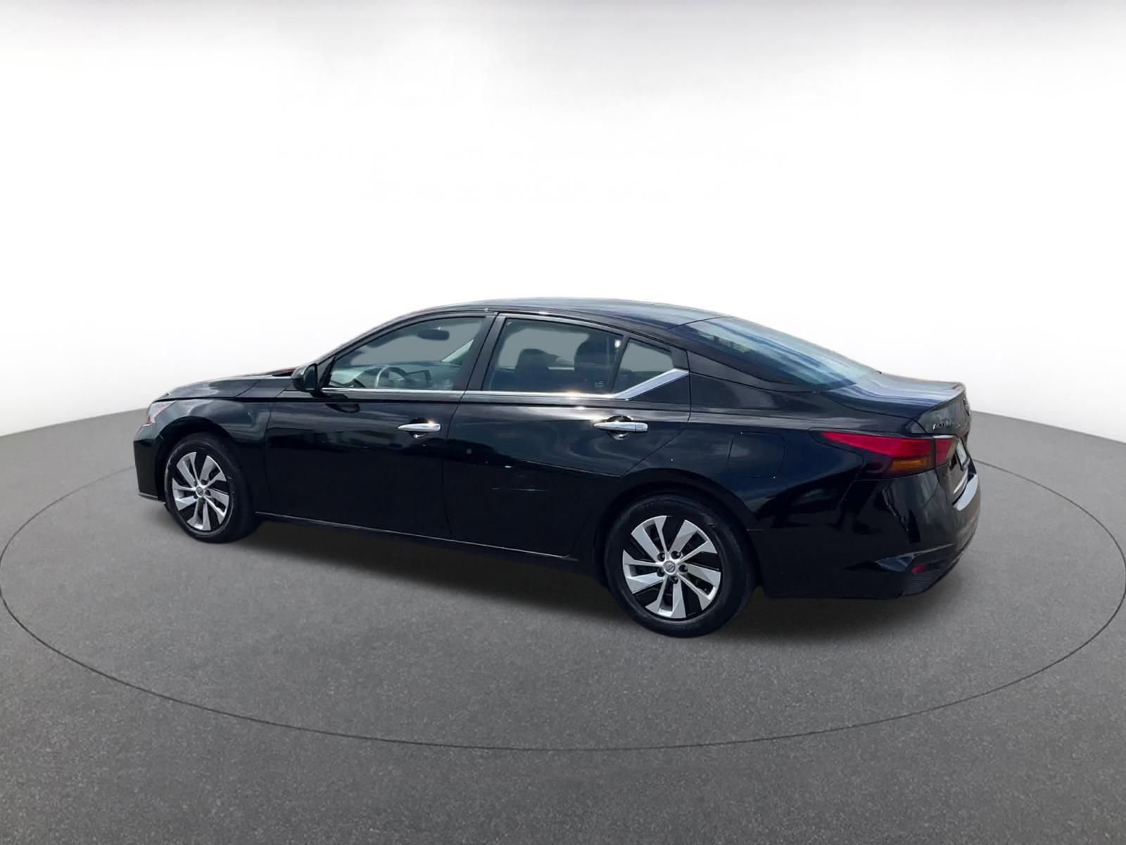 Thumbnail: 2023 Nissan Altima - 10