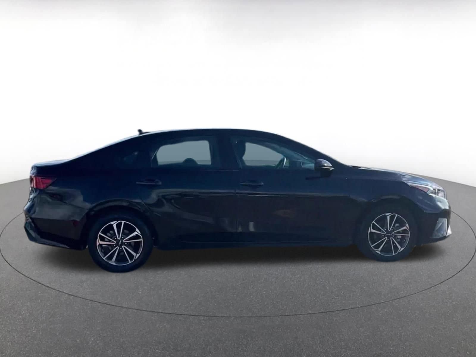 Thumbnail: 2023 Kia Forte - 15