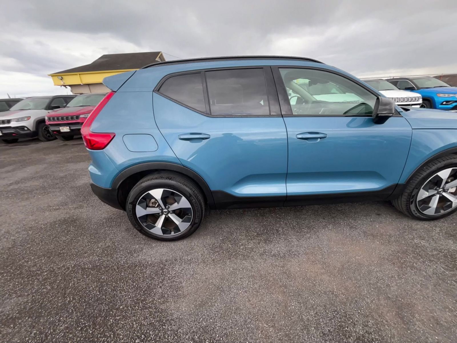 Thumbnail: 2024 Volvo XC40 - 16