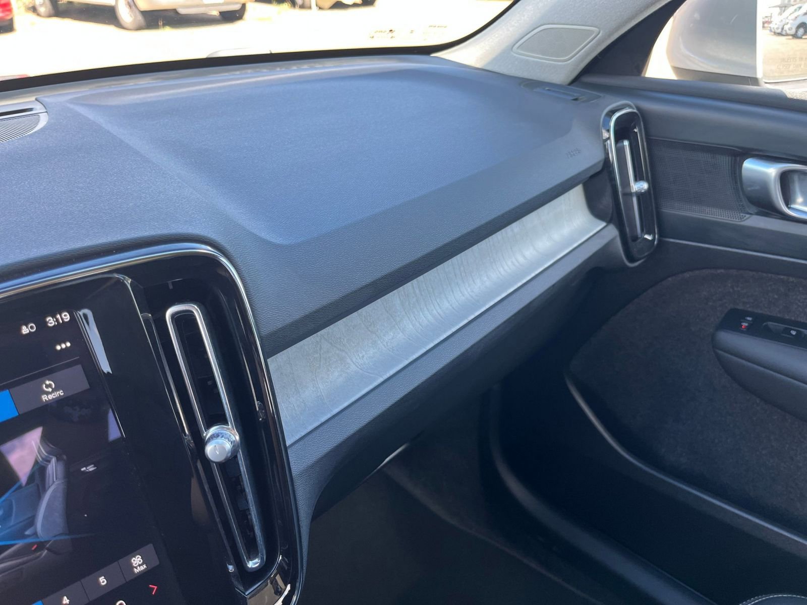 Thumbnail: 2024 Volvo XC40 - 35